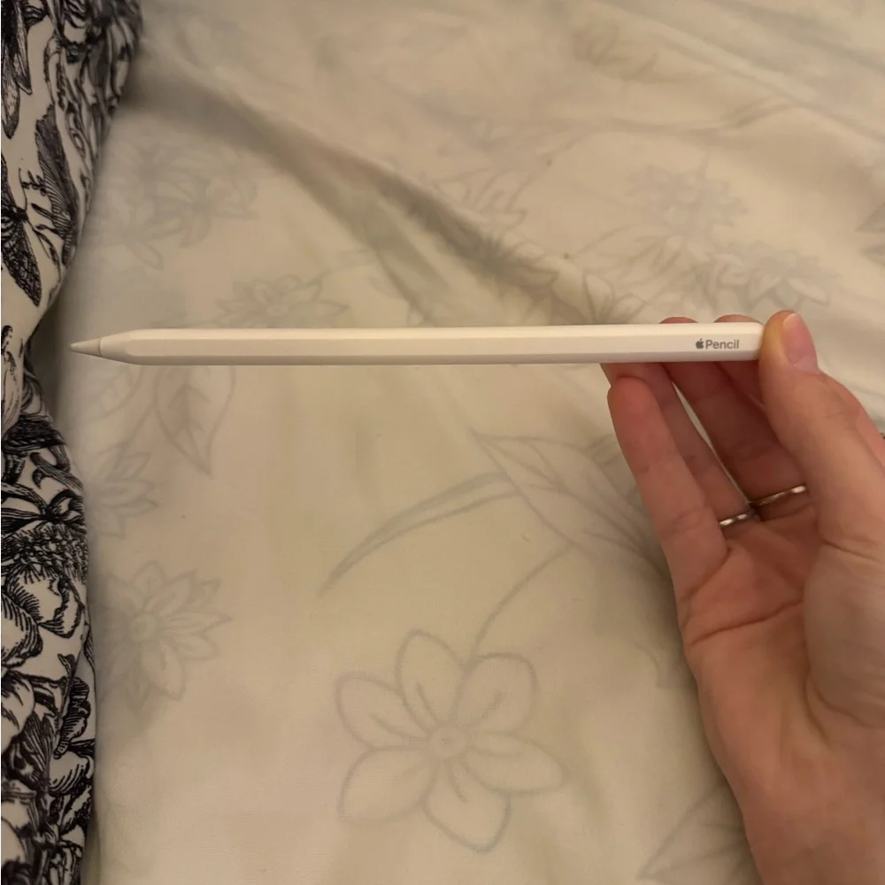 Apple Pencil - Sleek White Design